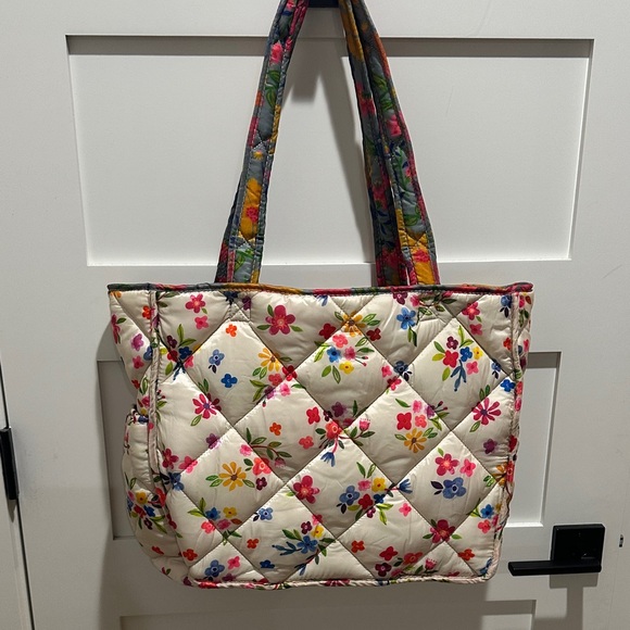 NATURAL LIFE Colorful Floral Quilted reversible Tote with side pockets - Picture 5 of 6